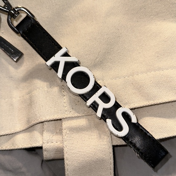 NWOT micheal kors monogrammed black and white wristlet wallet so fine 7 card - Picture 3 of 9